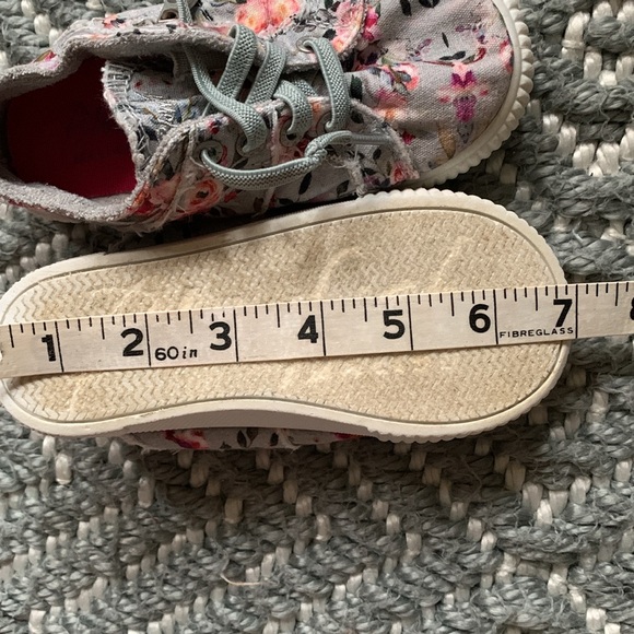 Blowfish Fruit T Toddler Girls Slip-On Shoes with Elastic Laces Size 10 - Picture 12 of 13